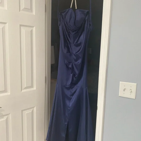 Formal dress - Picture 8 of 9